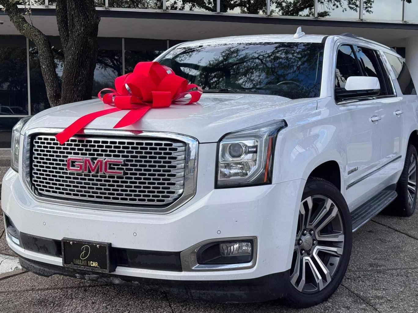 GMC YUKON XL 2017 1GKS2HKJ1HR170001 image